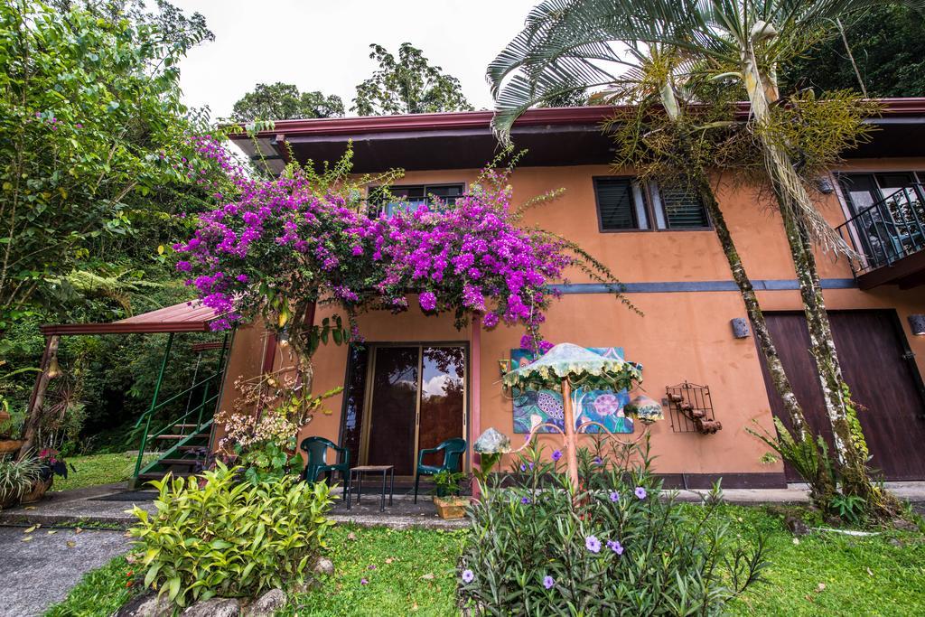 Lucky Bug Bed And Breakfast Nuevo Arenal Esterno foto