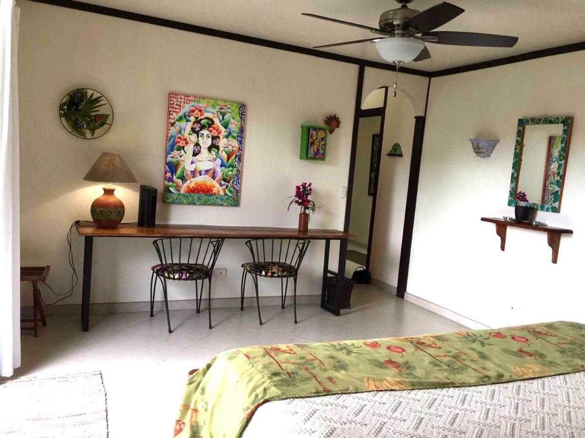 Lucky Bug Bed And Breakfast Nuevo Arenal Esterno foto